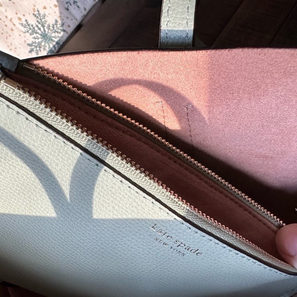 Large Kate Spade leather tote with matching zipper pouch. - Picture 8 of 10